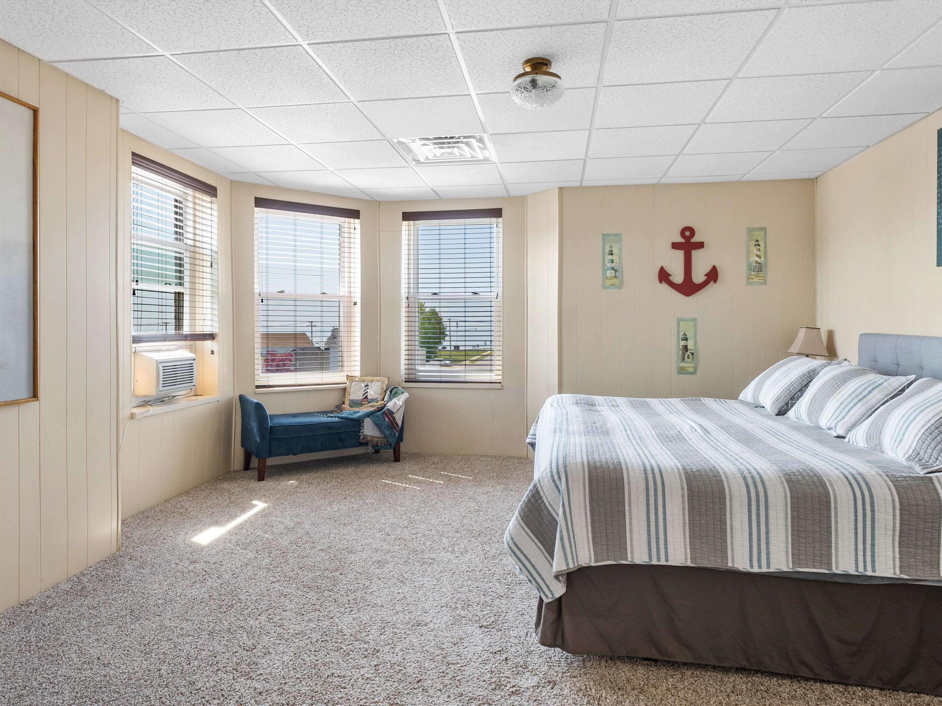 3rd floor suite-master King bedroom w/panoramic views of Lake Michigan & downtown