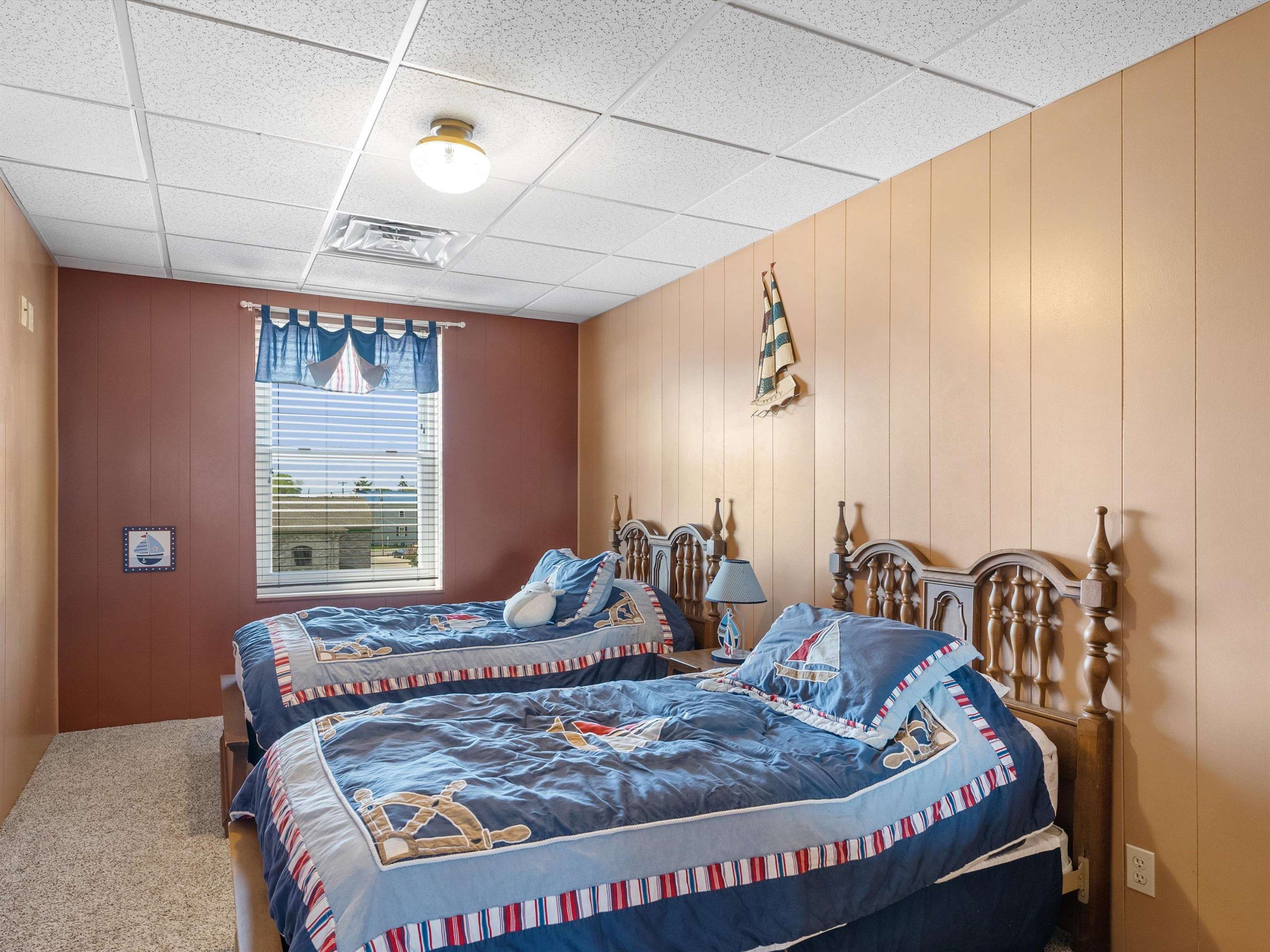 3rd floor suite - guest room with 2 singles