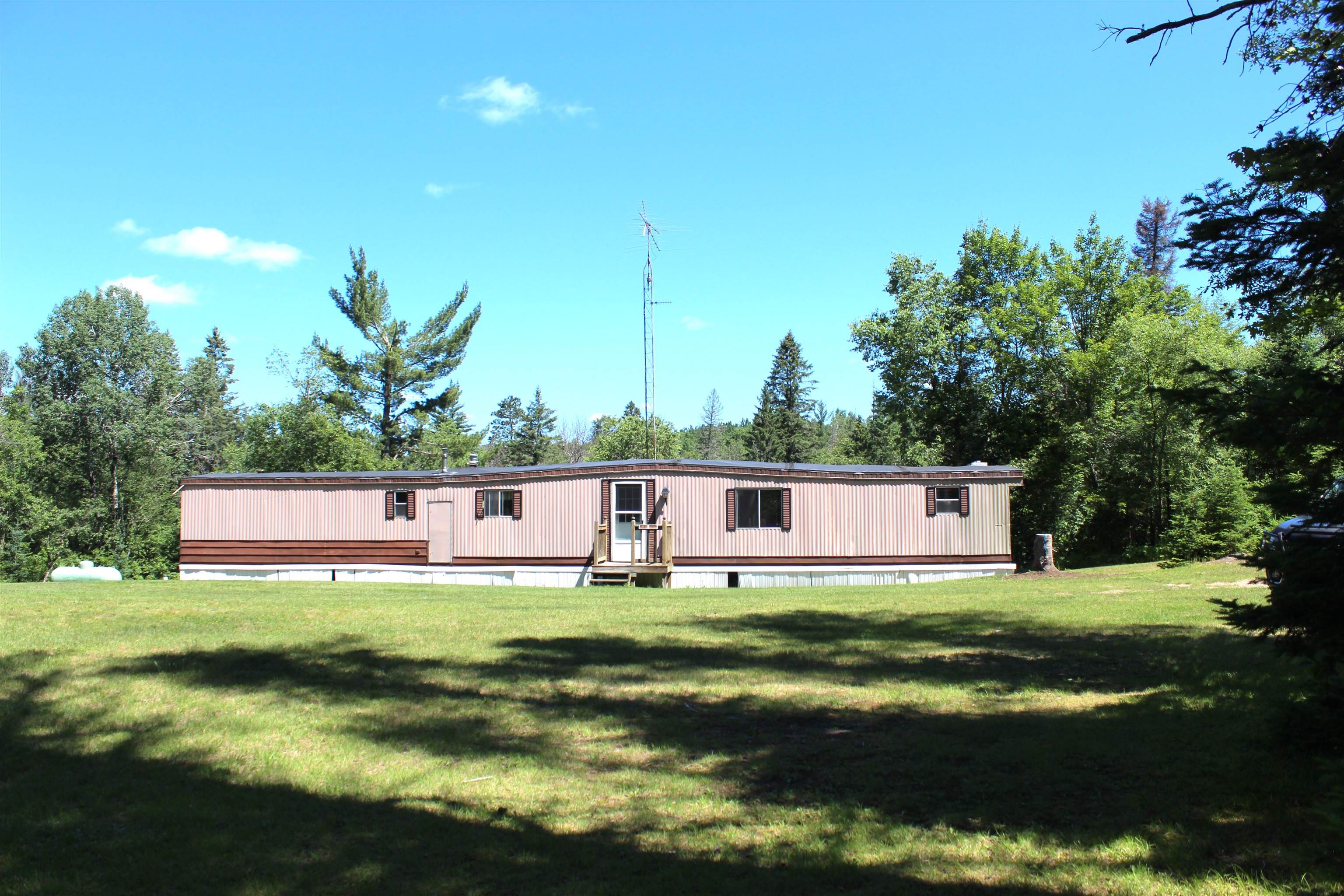 Abuts Wisconsin DNR land on two sides