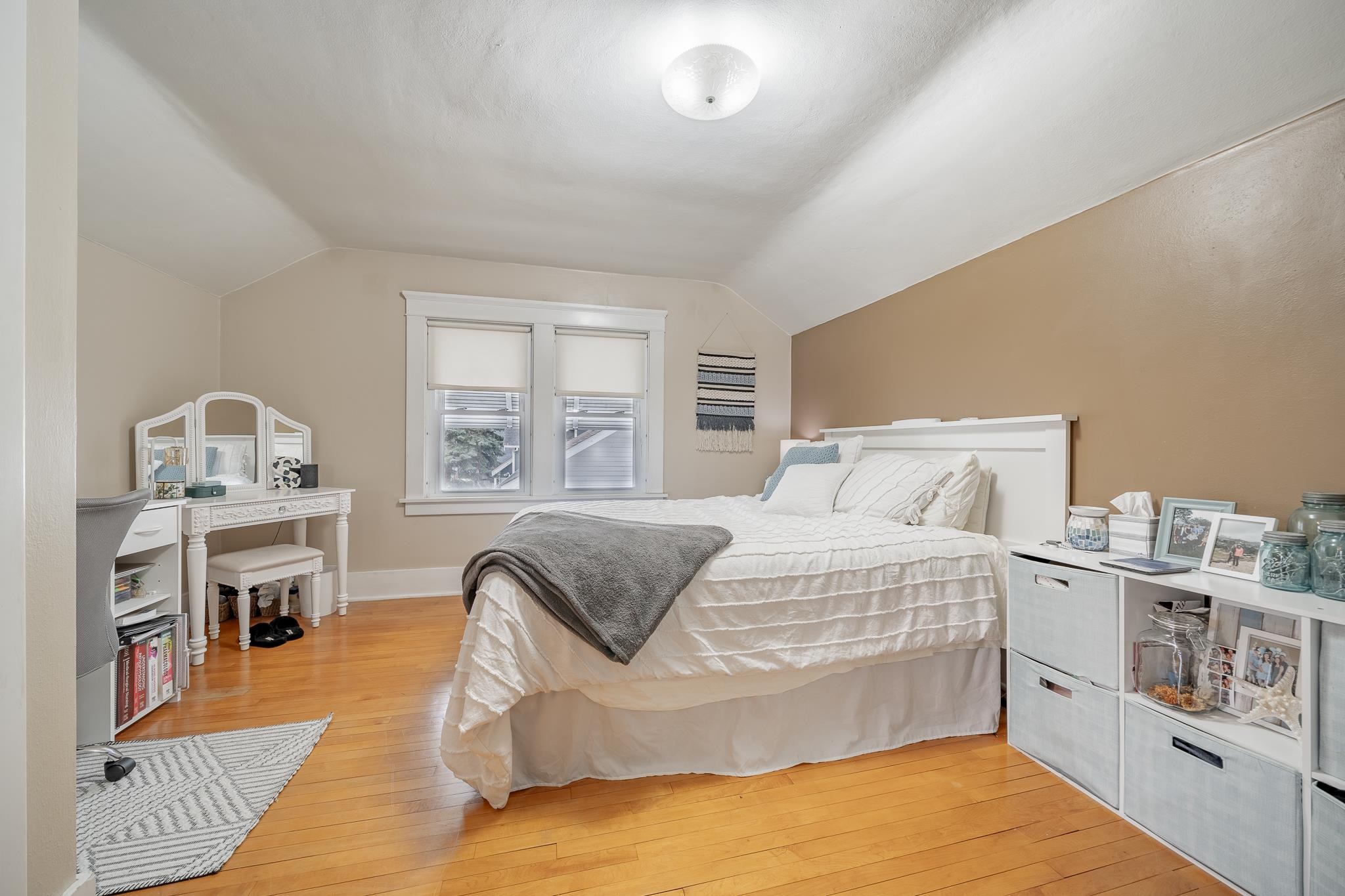 upper north bedroom/hardwood floors with a great closet