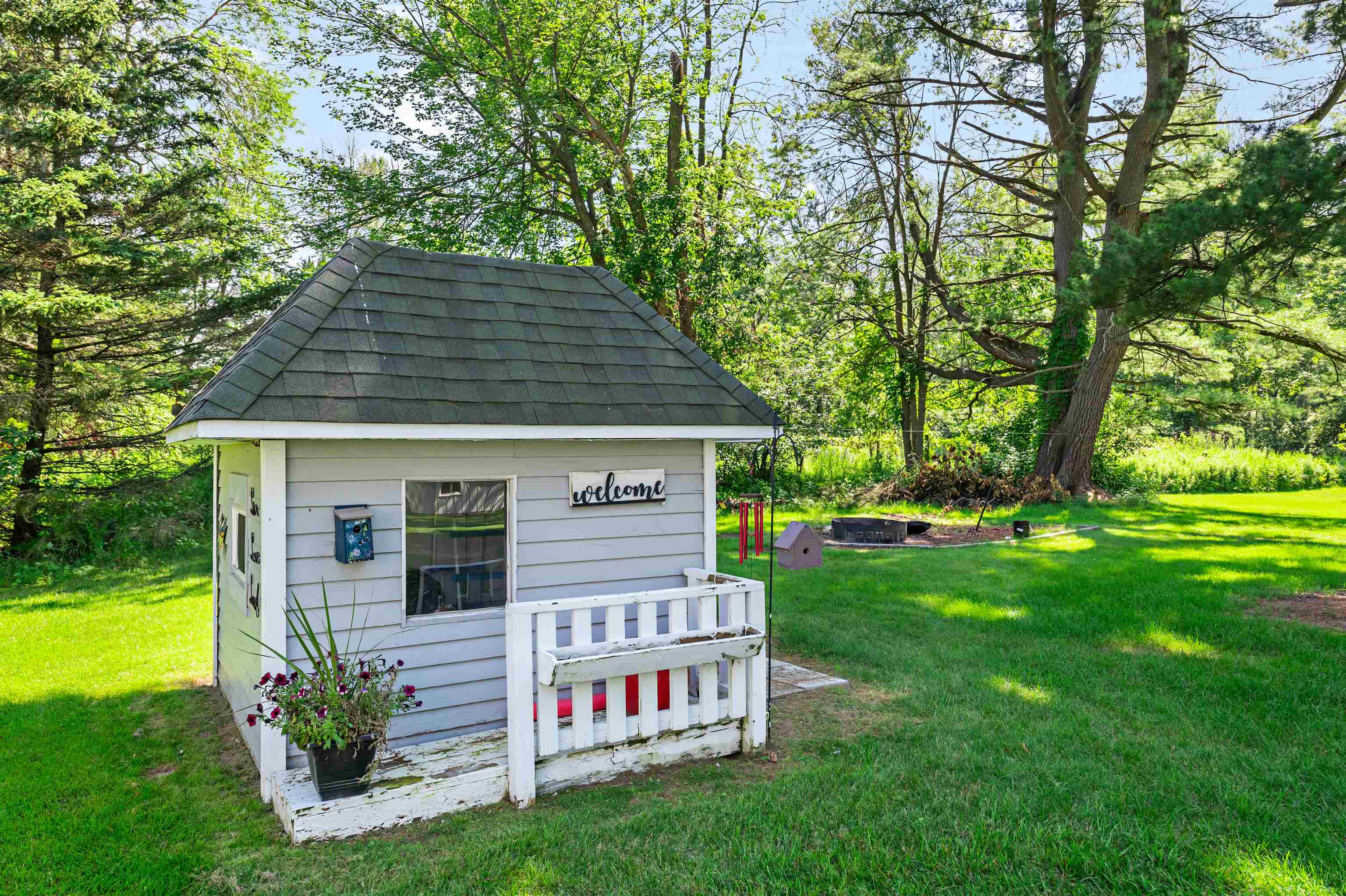 Playhouse, 8' x 8' with 4' x 4' bonus room!