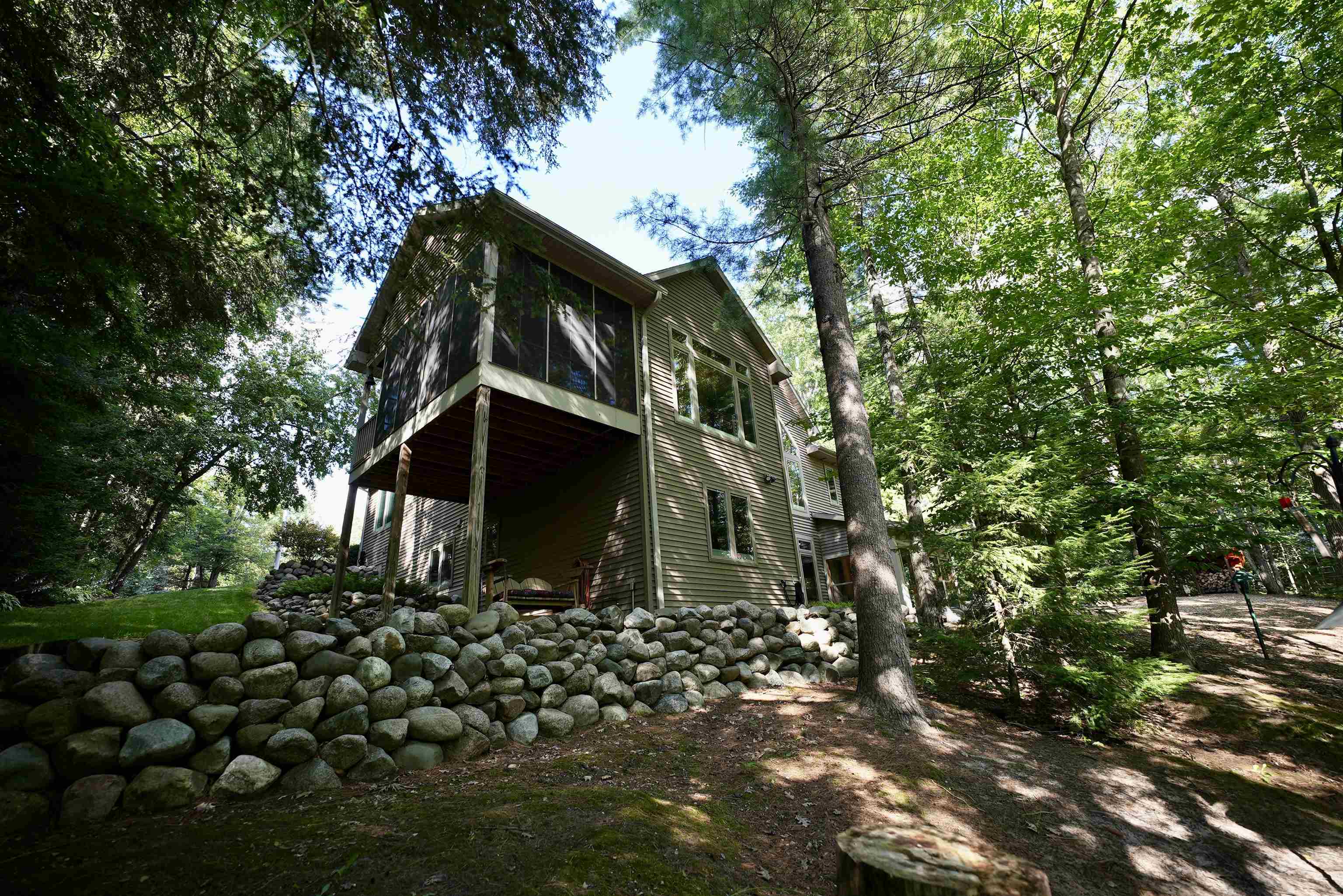 Screened Porch has Sun Comfort Windows