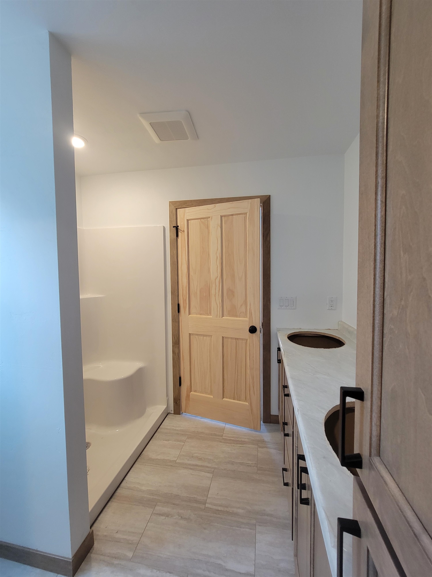 Primary Ensuite bathroom alt view