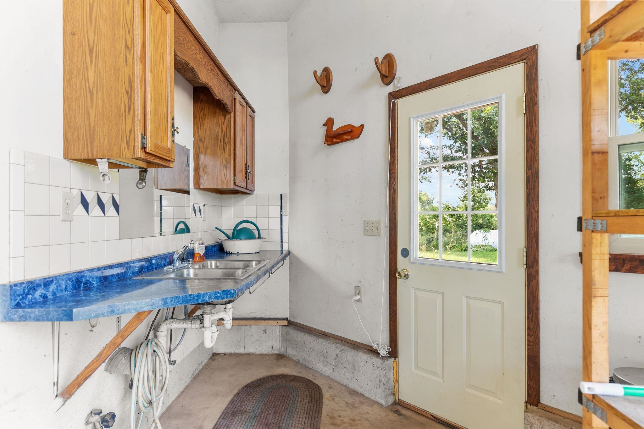 The att garage has a kitchen area.  Great for gardening or cleaning up after working in the shed