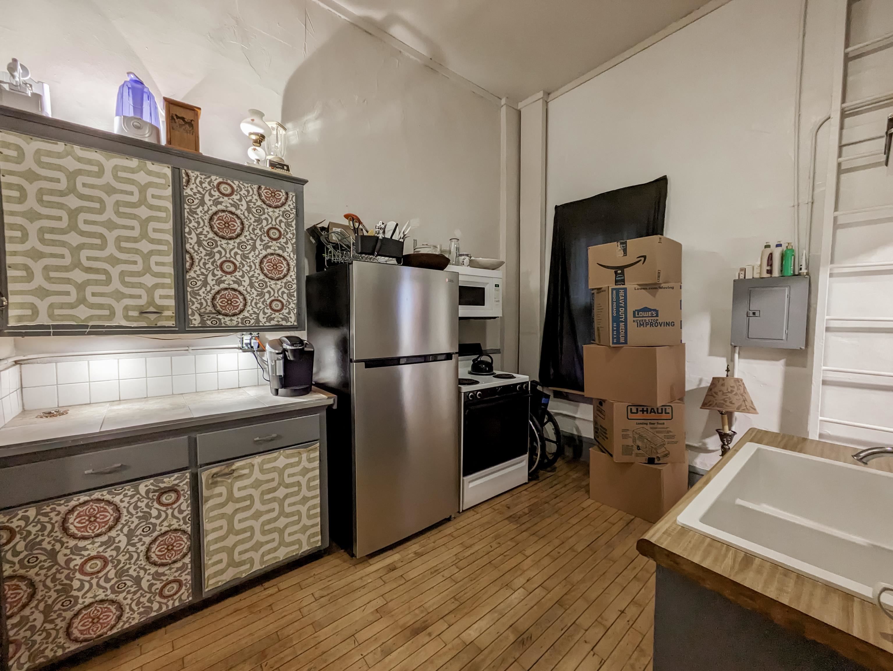 Pacific St Lower Apartment Kitchen