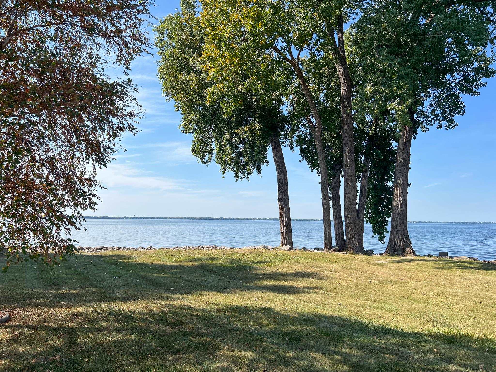 Back/Side Yard to Lake