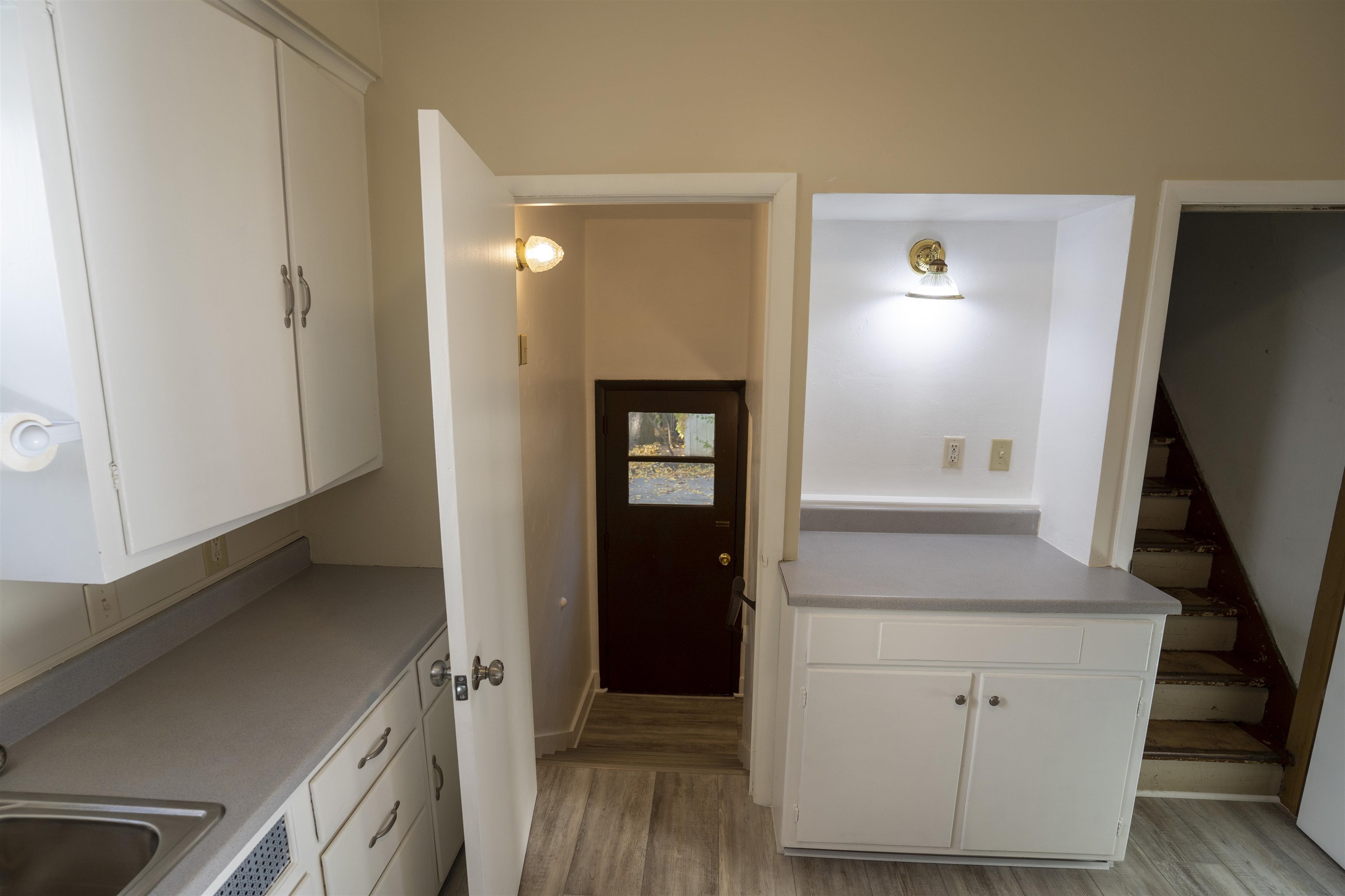 Stairway through the Kitchen to the Basement